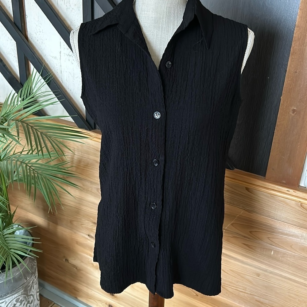 White Stag women’s top black size M
Women’s top blouse